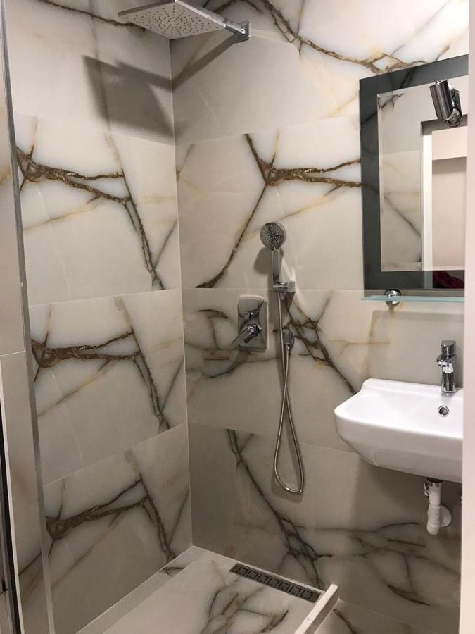 Central Welcoming Apartment In Тирана Екстер'єр фото